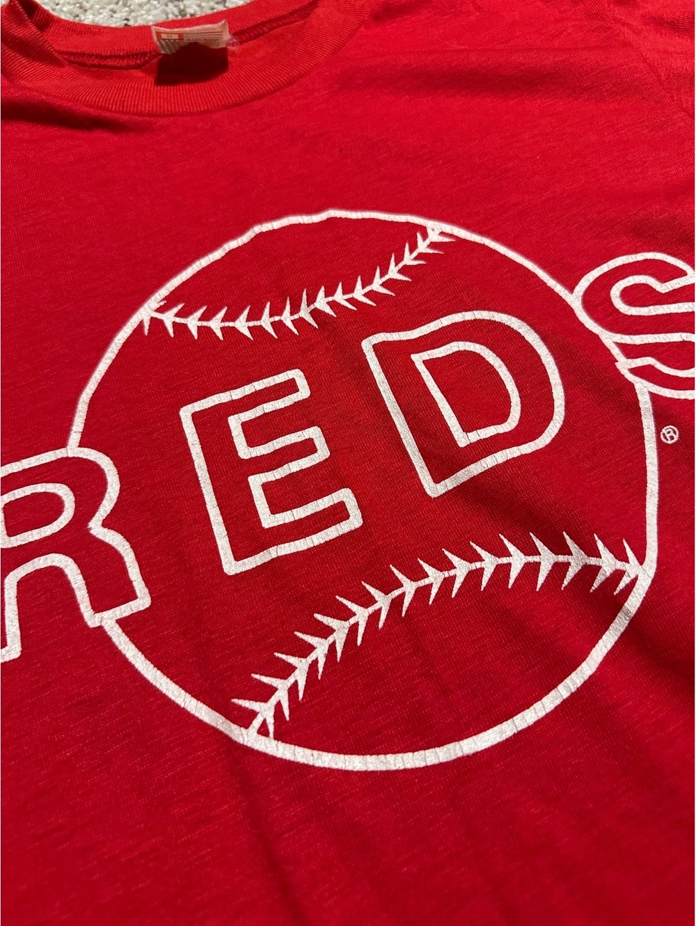 Red Reds Baseball Graphic T-Shirt Size Small - Picture 2 of 8